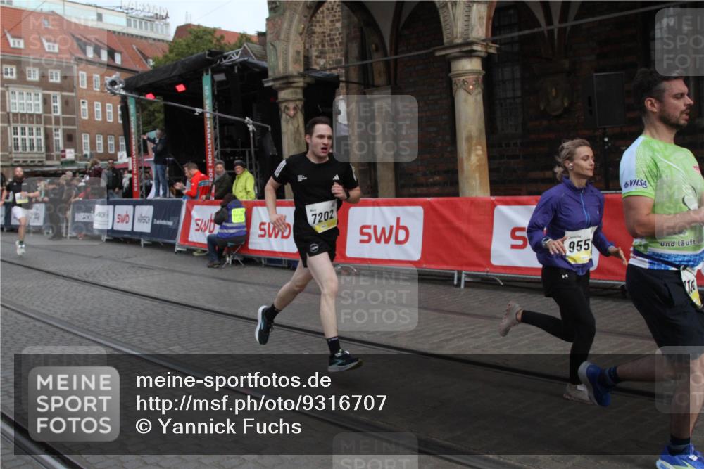 05.10.2025 - 20. swb-Marathon Bremen Yannick Fuchs http://msf.ph/oto/9316707 05.10.2025 10:49:15 Ziel 7202, 9457, 9556, 10016, 10221, 11673 meine-sportfotos.de