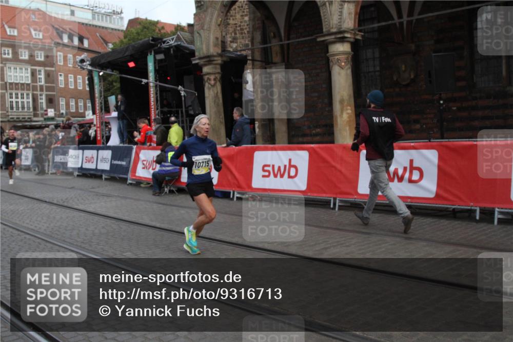 05.10.2025 - 20. swb-Marathon Bremen Yannick Fuchs http://msf.ph/oto/9316713 05.10.2025 10:49:24 Ziel 9206, 9708, 10715, 10735, 11598 meine-sportfotos.de