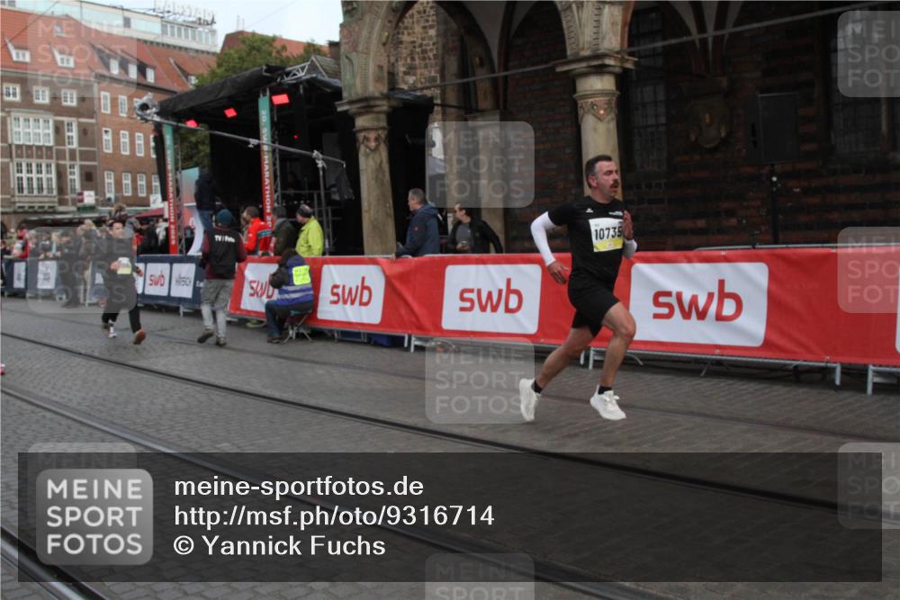 05.10.2025 - 20. swb-Marathon Bremen Yannick Fuchs http://msf.ph/oto/9316714 05.10.2025 10:49:26 Ziel 9206, 9435, 9708, 10118, 10519, 10735, 11319, 11598, 11672 meine-sportfotos.de