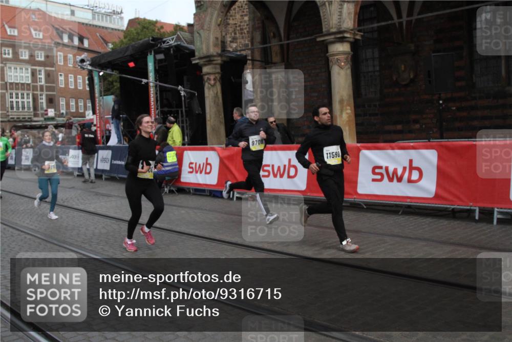 05.10.2025 - 20. swb-Marathon Bremen Yannick Fuchs http://msf.ph/oto/9316715 05.10.2025 10:49:28 Ziel 9206, 9233, 9435, 9555, 9708, 10118, 10519, 10673, 11319, 11487, 11598, 11672 meine-sportfotos.de