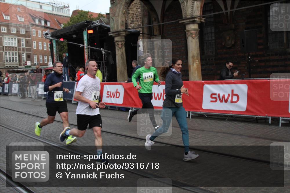 05.10.2025 - 20. swb-Marathon Bremen Yannick Fuchs http://msf.ph/oto/9316718 05.10.2025 10:49:30 Ziel 9233, 9435, 9555, 10118, 10381, 10519, 10673, 11319, 11487, 11672 meine-sportfotos.de