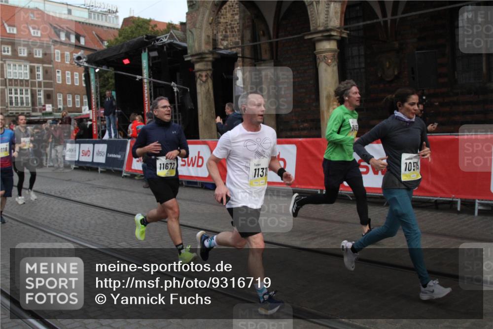 05.10.2025 - 20. swb-Marathon Bremen Yannick Fuchs http://msf.ph/oto/9316719 05.10.2025 10:49:30 Ziel 9233, 9435, 9555, 10118, 10381, 10519, 10673, 11319, 11487, 11672 meine-sportfotos.de