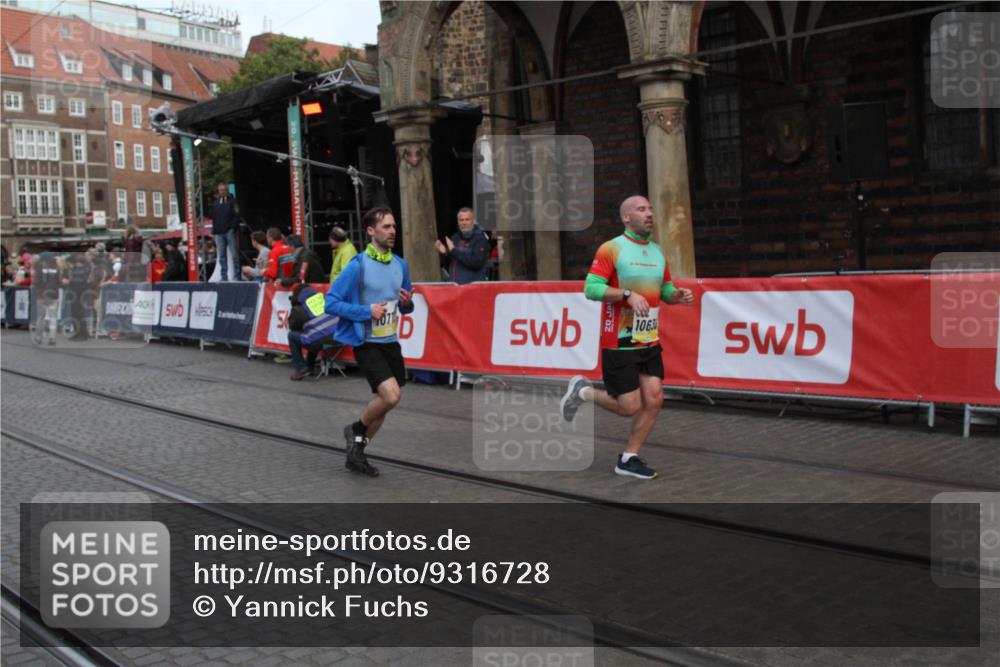05.10.2025 - 20. swb-Marathon Bremen Yannick Fuchs http://msf.ph/oto/9316728 05.10.2025 10:49:41 Ziel 10170, 10636, 10712, 10873 meine-sportfotos.de