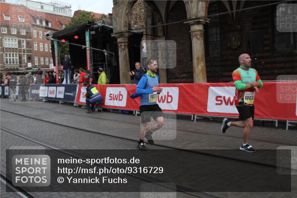 05.10.2025 - 20. swb-Marathon Bremen Yannick Fuchs http://msf.ph/oto/9316729 05.10.2025 10:49:42 Ziel 10170, 10636, 10712, 10873 meine-sportfotos.de