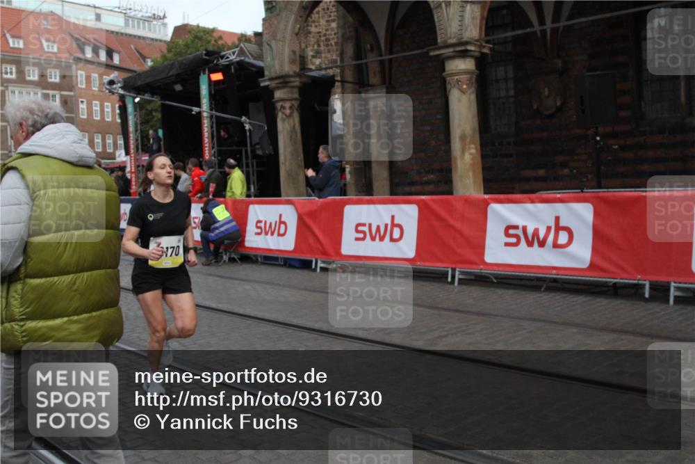 05.10.2025 - 20. swb-Marathon Bremen Yannick Fuchs http://msf.ph/oto/9316730 05.10.2025 10:49:46 Ziel 9452, 10170, 10726, 10873, 11692 meine-sportfotos.de