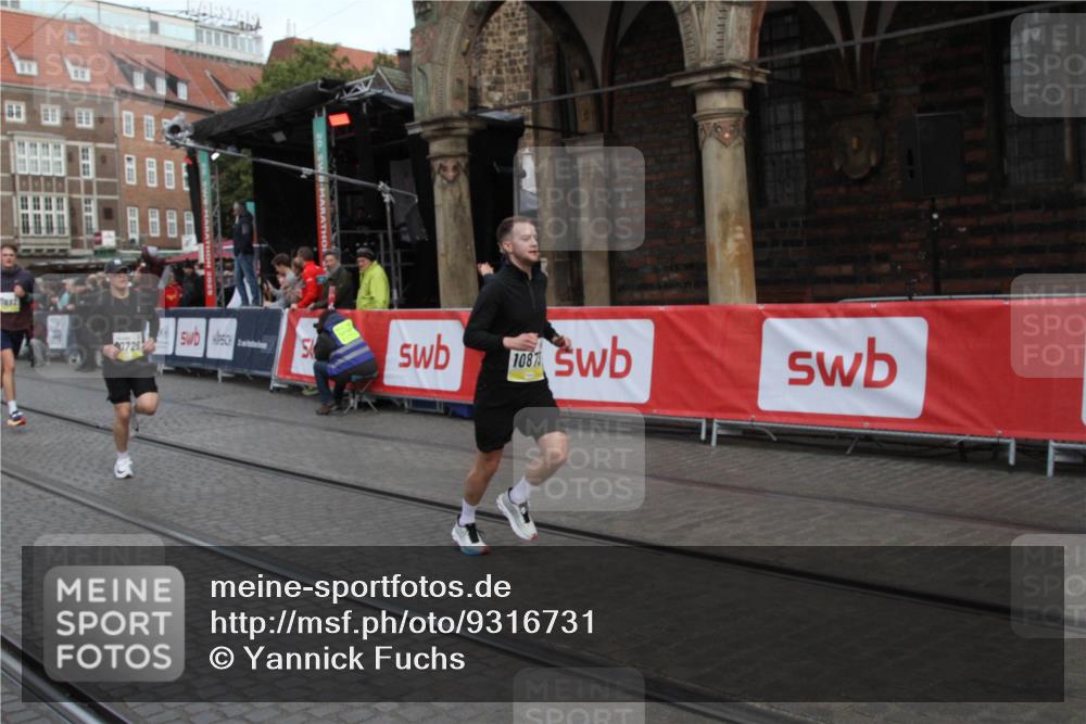 05.10.2025 - 20. swb-Marathon Bremen Yannick Fuchs http://msf.ph/oto/9316731 05.10.2025 10:49:47 Ziel 9452, 10726, 10873, 11692 meine-sportfotos.de