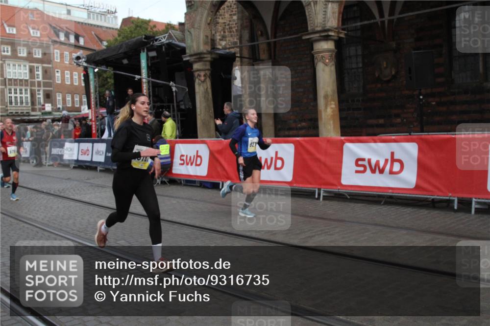05.10.2025 - 20. swb-Marathon Bremen Yannick Fuchs http://msf.ph/oto/9316735 05.10.2025 10:49:54 Ziel 9218, 9369, 9696, 9761, 9889, 10159, 10346, 10781, 11091, 11749 meine-sportfotos.de