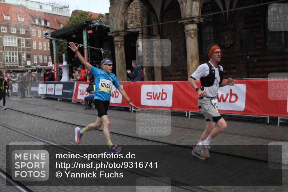 05.10.2025 - 20. swb-Marathon Bremen Yannick Fuchs http://msf.ph/oto/9316741 05.10.2025 10:49:59 Ziel 10159, 10946, 11642, 11749 meine-sportfotos.de