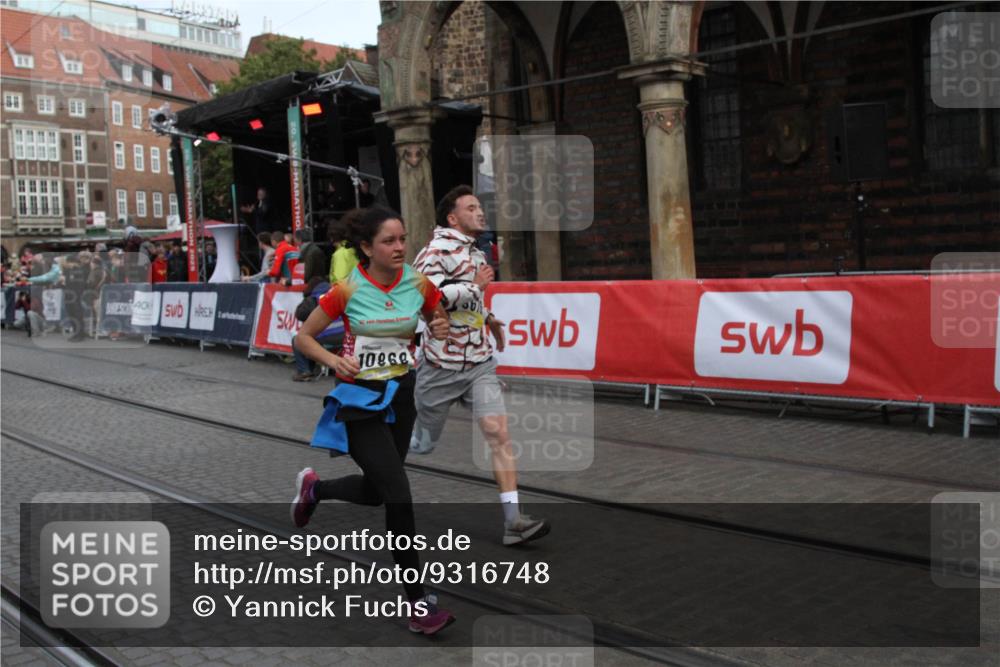05.10.2025 - 20. swb-Marathon Bremen Yannick Fuchs http://msf.ph/oto/9316748 05.10.2025 10:50:07 Ziel 9485, 9676, 9787, 9803, 10868, 11208, 11288, 11295, 11621 meine-sportfotos.de