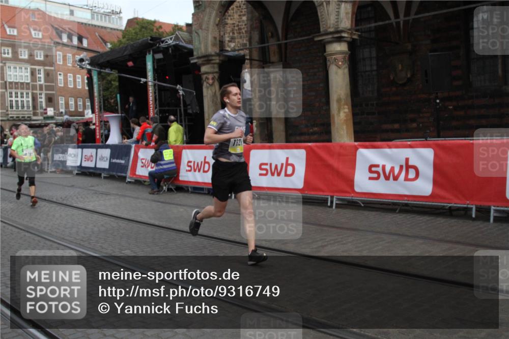 05.10.2025 - 20. swb-Marathon Bremen Yannick Fuchs http://msf.ph/oto/9316749 05.10.2025 10:50:10 Ziel 9485, 9787, 10246, 11104, 11208, 11288, 11295, 11621 meine-sportfotos.de