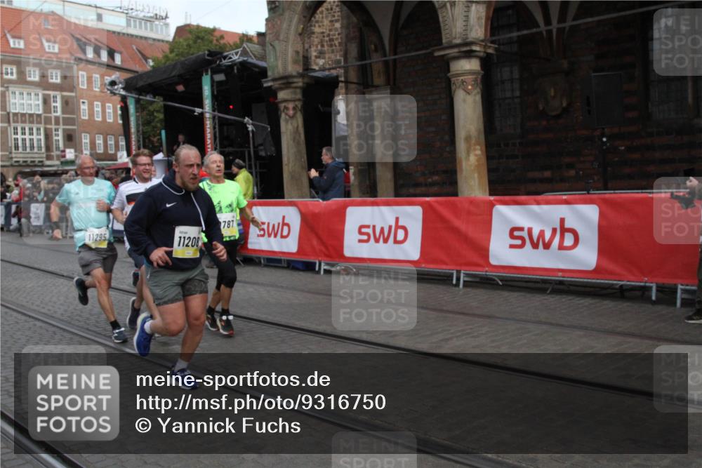 05.10.2025 - 20. swb-Marathon Bremen Yannick Fuchs http://msf.ph/oto/9316750 05.10.2025 10:50:11 Ziel 9485, 9645, 9787, 10246, 11104, 11208, 11288, 11295, 11621 meine-sportfotos.de
