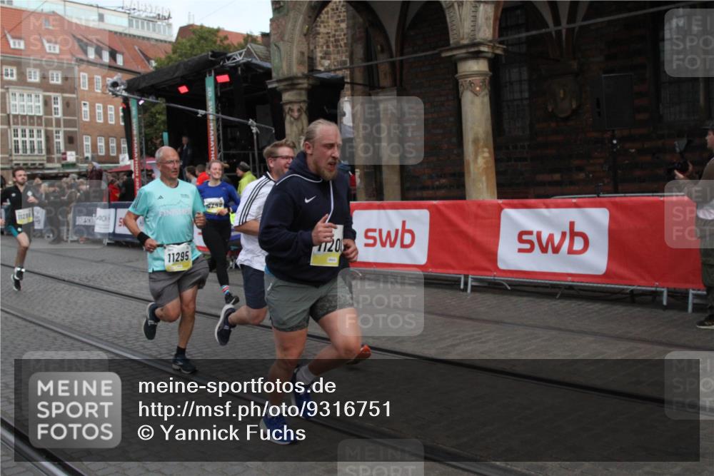 05.10.2025 - 20. swb-Marathon Bremen Yannick Fuchs http://msf.ph/oto/9316751 05.10.2025 10:50:12 Ziel 9485, 9645, 9787, 10246, 11104, 11208, 11288, 11295 meine-sportfotos.de