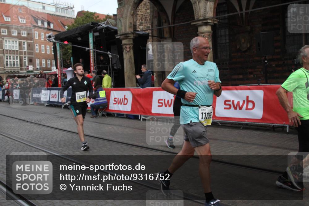 05.10.2025 - 20. swb-Marathon Bremen Yannick Fuchs http://msf.ph/oto/9316752 05.10.2025 10:50:13 Ziel 9485, 9645, 9689, 9787, 10246, 11104, 11208, 11288, 11295 meine-sportfotos.de