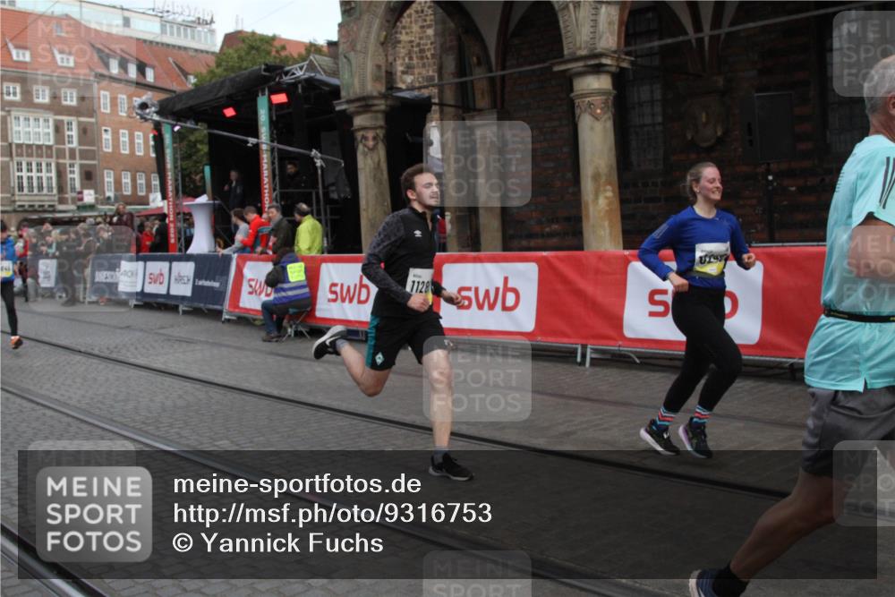 05.10.2025 - 20. swb-Marathon Bremen Yannick Fuchs http://msf.ph/oto/9316753 05.10.2025 10:50:13 Ziel 9485, 9645, 9689, 9787, 10246, 11104, 11208, 11288, 11295 meine-sportfotos.de