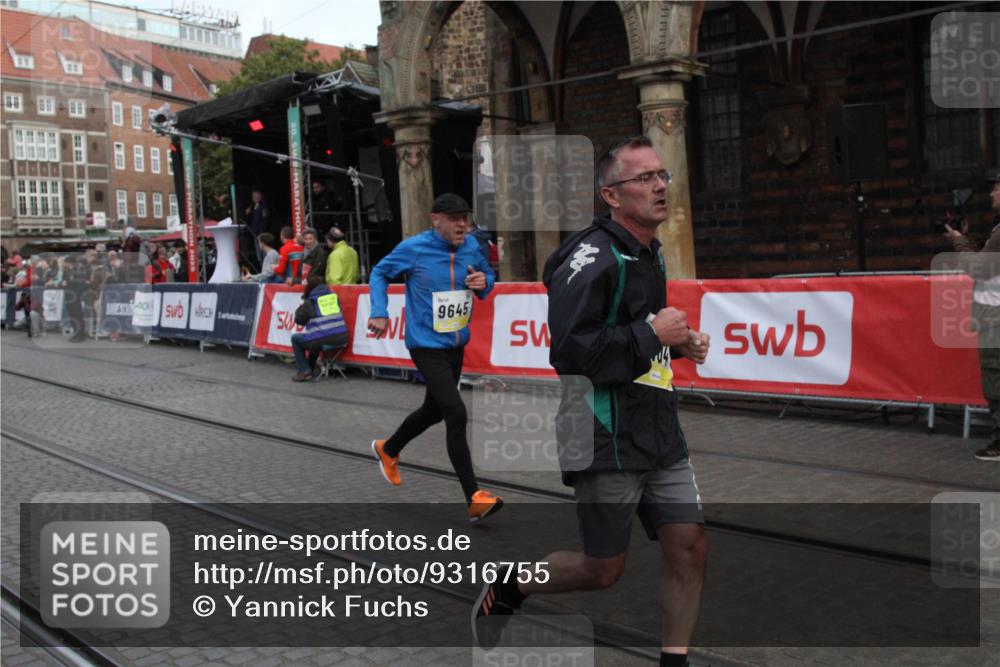 05.10.2025 - 20. swb-Marathon Bremen Yannick Fuchs http://msf.ph/oto/9316755 05.10.2025 10:50:16 Ziel 9579, 9645, 9689, 10022, 10356, 10400, 11104 meine-sportfotos.de