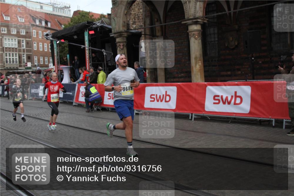 05.10.2025 - 20. swb-Marathon Bremen Yannick Fuchs http://msf.ph/oto/9316756 05.10.2025 10:50:18 Ziel 9579, 9689, 10022, 10356, 10400, 10443 meine-sportfotos.de