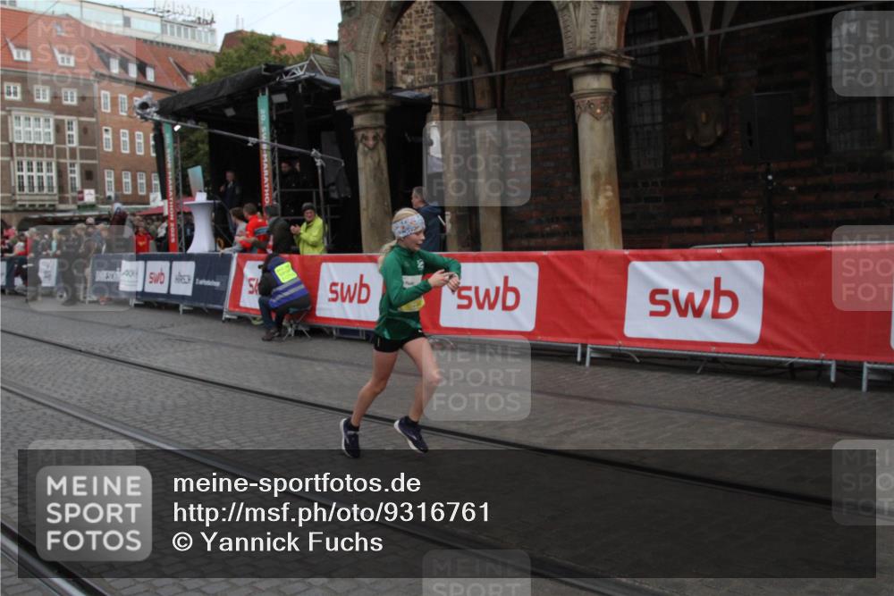 05.10.2025 - 20. swb-Marathon Bremen Yannick Fuchs http://msf.ph/oto/9316761 05.10.2025 10:50:23 Ziel 9740, 10443, 10923 meine-sportfotos.de