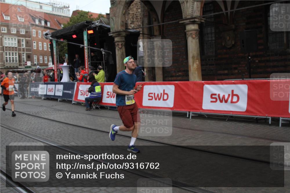 05.10.2025 - 20. swb-Marathon Bremen Yannick Fuchs http://msf.ph/oto/9316762 05.10.2025 10:50:27 Ziel 8866, 9740, 10537, 10923, 11022, 11254, 11298, 11460, 11531, 11740 meine-sportfotos.de