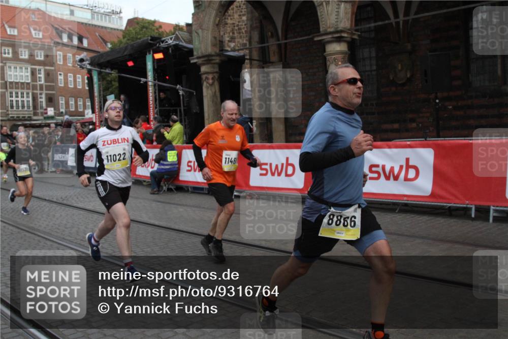 05.10.2025 - 20. swb-Marathon Bremen Yannick Fuchs http://msf.ph/oto/9316764 05.10.2025 10:50:29 Ziel 8866, 9740, 10066, 10537, 10638, 11022, 11239, 11241, 11254, 11298, 11344, 11460, 11531, 11740 meine-sportfotos.de