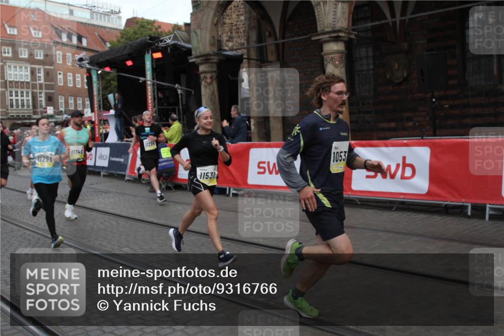 05.10.2025 - 20. swb-Marathon Bremen Yannick Fuchs http://msf.ph/oto/9316766 05.10.2025 10:50:31 Ziel 10066, 10537, 10638, 11239, 11241, 11254, 11298, 11344, 11531, 11660, 11740 meine-sportfotos.de