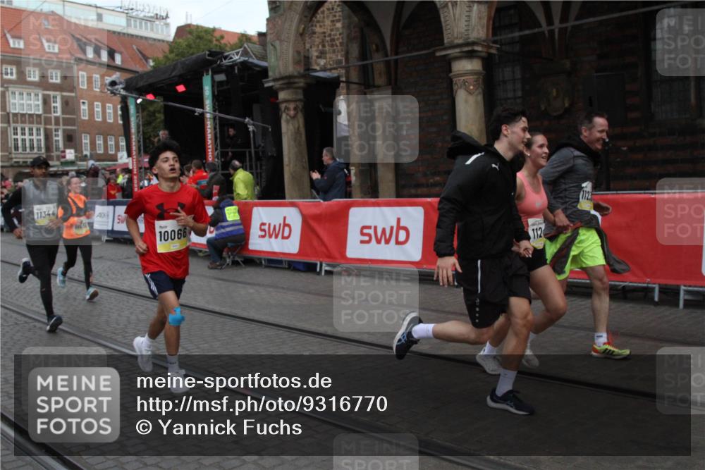 05.10.2025 - 20. swb-Marathon Bremen Yannick Fuchs http://msf.ph/oto/9316770 05.10.2025 10:50:33 Ziel 9337, 10066, 10199, 10638, 11239, 11241, 11344, 11660, 11740 meine-sportfotos.de