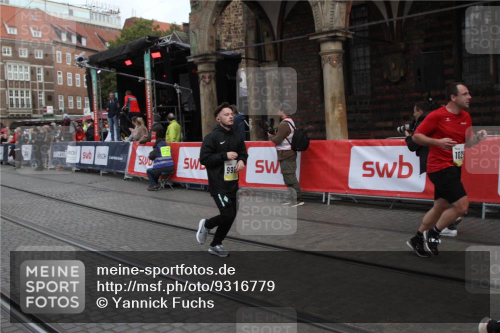 05.10.2025 - 20. swb-Marathon Bremen Yannick Fuchs http://msf.ph/oto/9316779 05.10.2025 10:50:42 Ziel 9299, 9578, 9986, 10251, 11062, 11466 meine-sportfotos.de