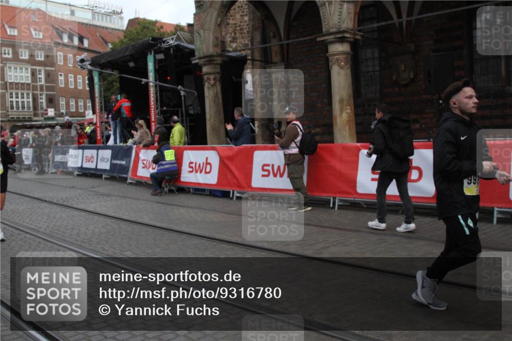 05.10.2025 - 20. swb-Marathon Bremen Yannick Fuchs http://msf.ph/oto/9316780 05.10.2025 10:50:42 Ziel 9299, 9578, 9986, 10251, 11062, 11466 meine-sportfotos.de