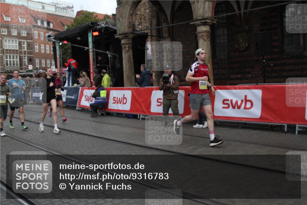05.10.2025 - 20. swb-Marathon Bremen Yannick Fuchs http://msf.ph/oto/9316783 05.10.2025 10:50:48 Ziel 9230, 9658, 9742, 9832, 9969, 10043, 10279, 10479, 11451, 11543, 11661 meine-sportfotos.de