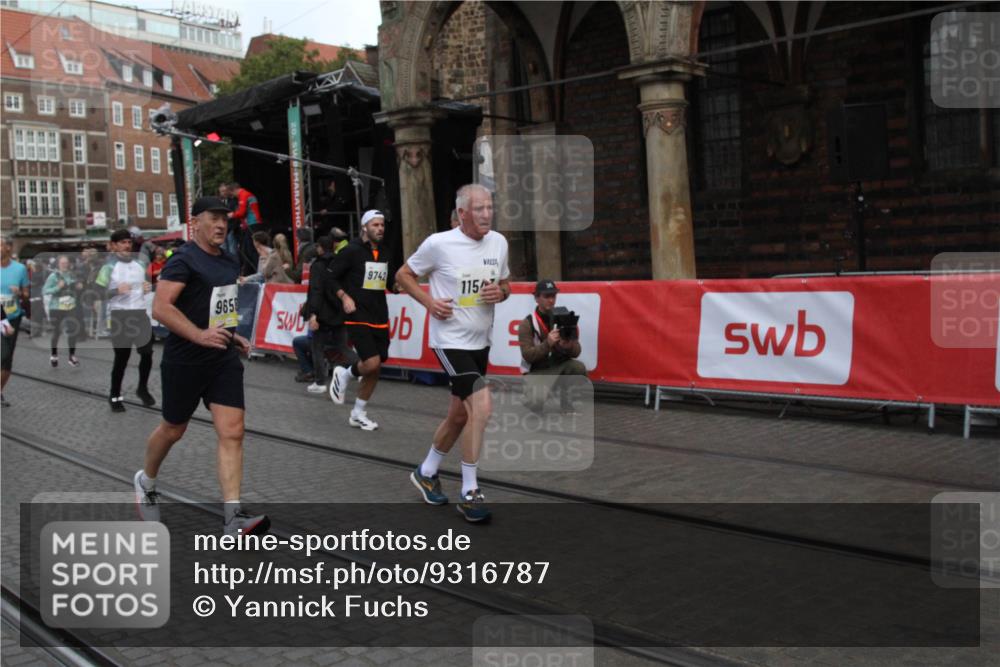 05.10.2025 - 20. swb-Marathon Bremen Yannick Fuchs http://msf.ph/oto/9316787 05.10.2025 10:50:51 Ziel 7733, 9251, 9277, 9658, 9715, 9742, 9888, 9969, 9975, 10043, 10224, 10279, 10479, 10689, 11543 meine-sportfotos.de
