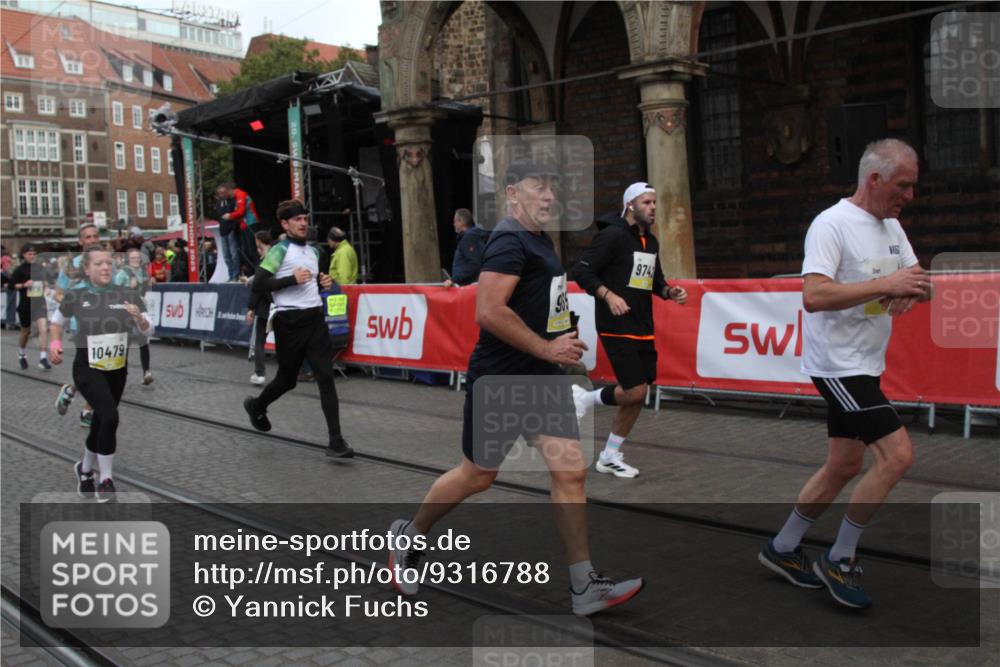 05.10.2025 - 20. swb-Marathon Bremen Yannick Fuchs http://msf.ph/oto/9316788 05.10.2025 10:50:52 Ziel 7733, 9251, 9277, 9658, 9715, 9742, 9888, 9975, 10224, 10279, 10479, 10689, 11543 meine-sportfotos.de