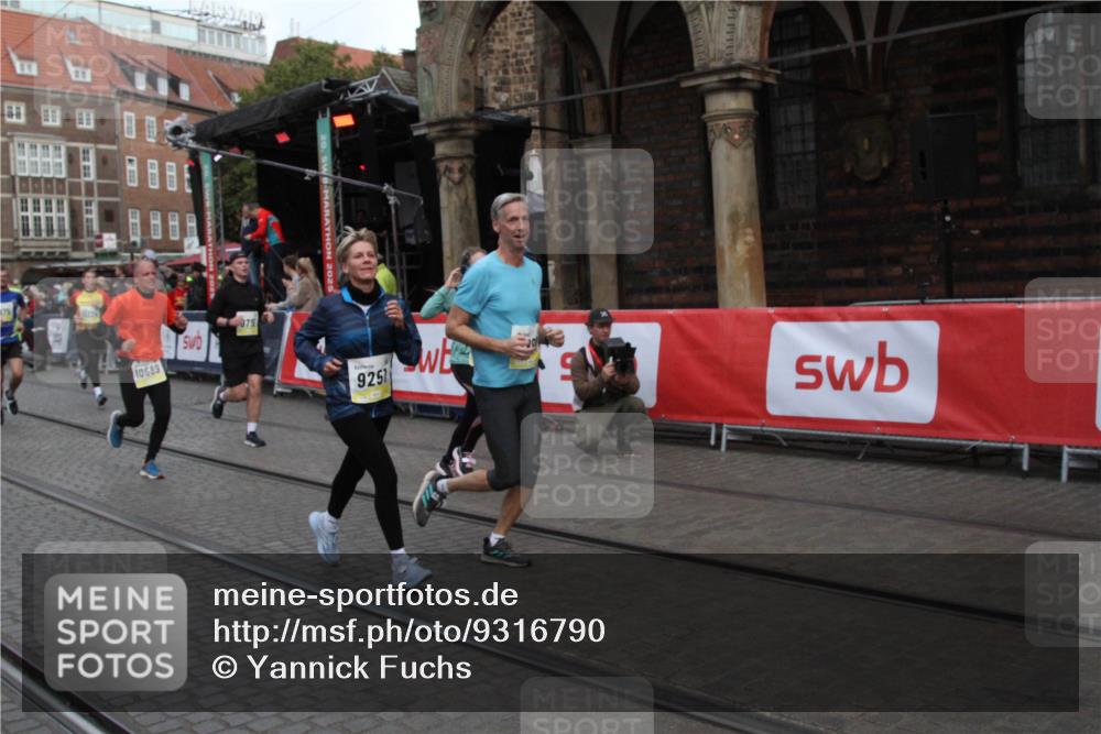 05.10.2025 - 20. swb-Marathon Bremen Yannick Fuchs http://msf.ph/oto/9316790 05.10.2025 10:50:53 Ziel 7733, 9251, 9277, 9658, 9715, 9742, 9888, 9966, 9975, 10224, 10279, 10479, 10689 meine-sportfotos.de
