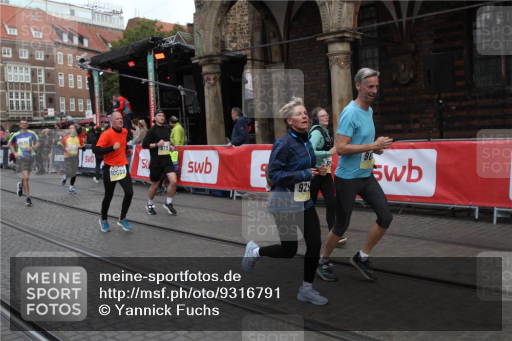 05.10.2025 - 20. swb-Marathon Bremen Yannick Fuchs http://msf.ph/oto/9316791 05.10.2025 10:50:54 Ziel 7733, 9251, 9277, 9715, 9888, 9966, 9975, 10224, 10689, 11220 meine-sportfotos.de