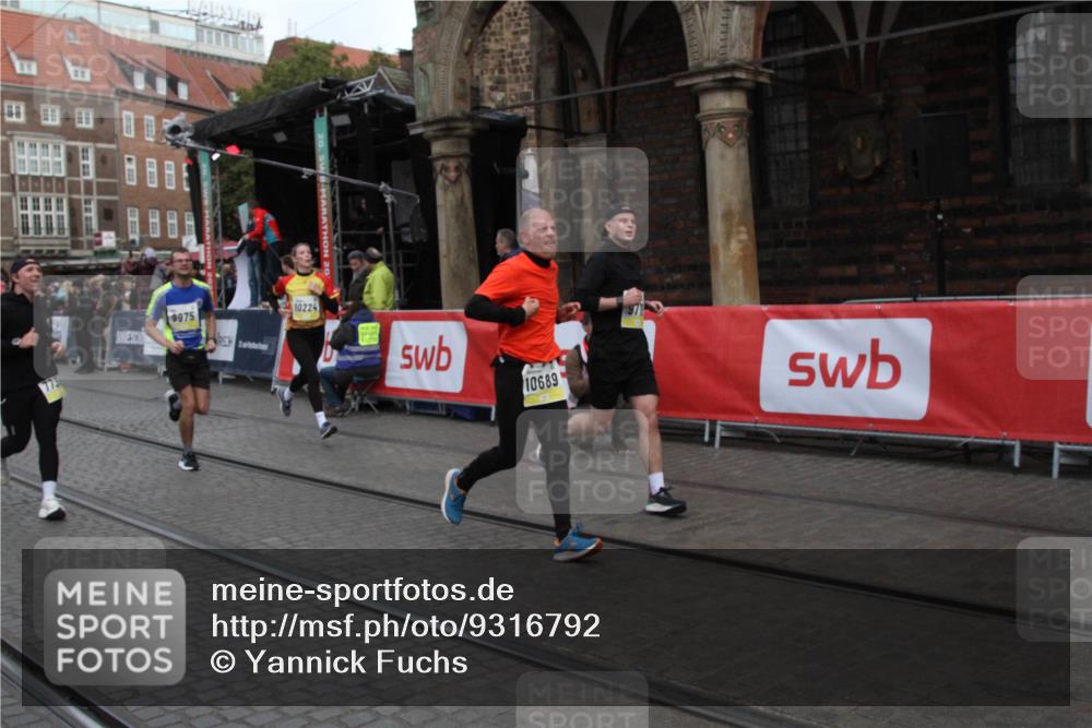 05.10.2025 - 20. swb-Marathon Bremen Yannick Fuchs http://msf.ph/oto/9316792 05.10.2025 10:50:55 Ziel 7733, 9251, 9277, 9399, 9715, 9888, 9966, 9975, 10224, 10689, 11220, 11311 meine-sportfotos.de