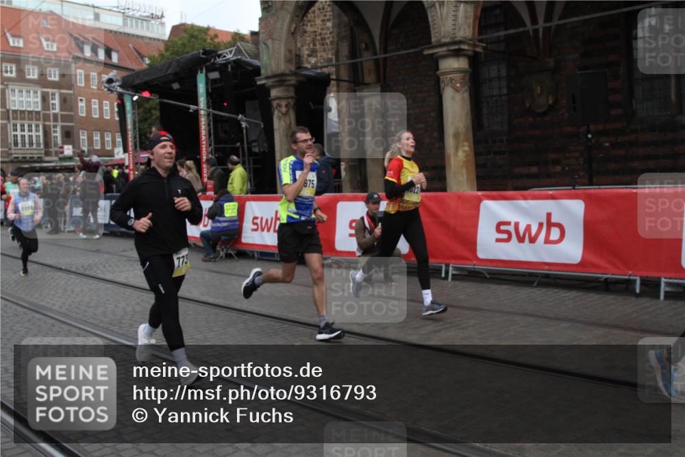 05.10.2025 - 20. swb-Marathon Bremen Yannick Fuchs http://msf.ph/oto/9316793 05.10.2025 10:50:56 Ziel 7733, 9399, 9715, 9966, 9975, 10029, 10224, 10227, 10689, 11220, 11311 meine-sportfotos.de