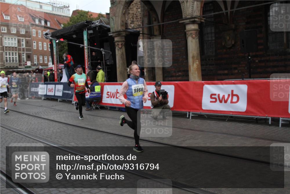 05.10.2025 - 20. swb-Marathon Bremen Yannick Fuchs http://msf.ph/oto/9316794 05.10.2025 10:50:58 Ziel 9399, 9966, 10029, 10227, 10534, 10698, 11220, 11311 meine-sportfotos.de