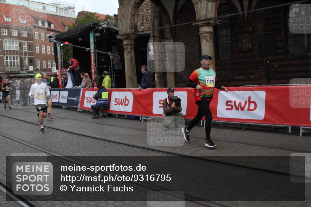 05.10.2025 - 20. swb-Marathon Bremen Yannick Fuchs http://msf.ph/oto/9316795 05.10.2025 10:50:59 Ziel 9399, 9966, 10029, 10227, 10534, 10698, 11061, 11220, 11311 meine-sportfotos.de