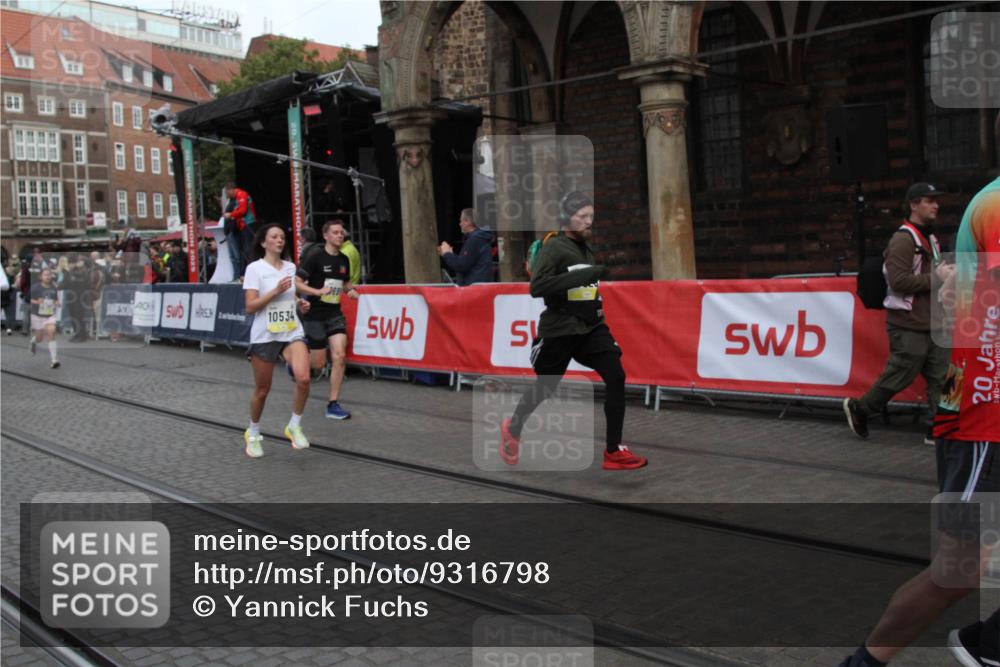 05.10.2025 - 20. swb-Marathon Bremen Yannick Fuchs http://msf.ph/oto/9316798 05.10.2025 10:51:02 Ziel 9199, 9630, 9663, 10029, 10227, 10254, 10534, 10698, 10743, 11061 meine-sportfotos.de