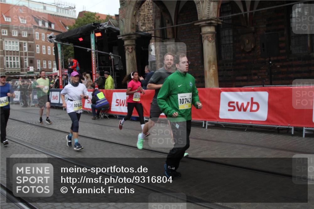 05.10.2025 - 20. swb-Marathon Bremen Yannick Fuchs http://msf.ph/oto/9316804 05.10.2025 10:51:07 Ziel 9256, 9287, 9416, 9425, 9663, 9894, 10206, 10226, 10378, 10669, 10743, 10932, 11279, 11391, 11573 meine-sportfotos.de