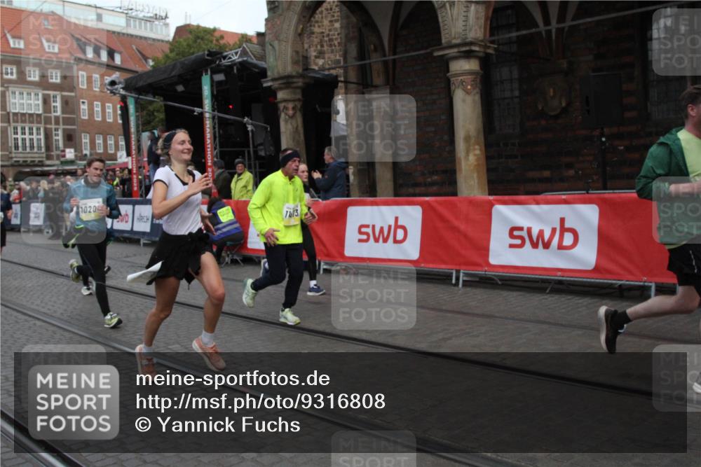 05.10.2025 - 20. swb-Marathon Bremen Yannick Fuchs http://msf.ph/oto/9316808 05.10.2025 10:51:10 Ziel 9256, 9287, 9416, 9894, 10206, 10226, 10669, 11279, 11573 meine-sportfotos.de