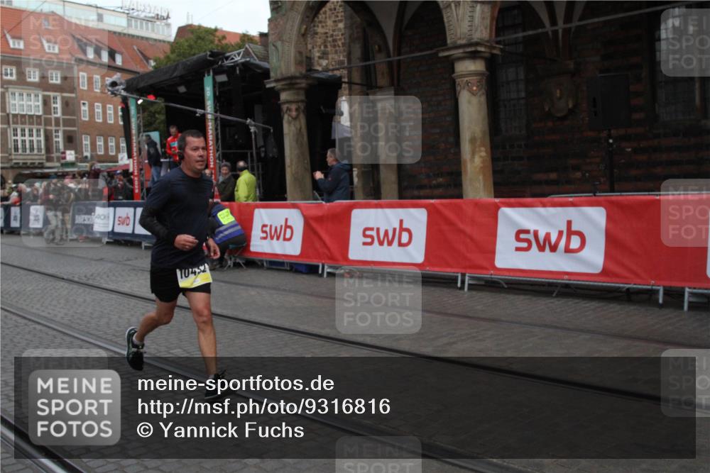 05.10.2025 - 20. swb-Marathon Bremen Yannick Fuchs http://msf.ph/oto/9316816 05.10.2025 10:51:22 Ziel 10432 meine-sportfotos.de