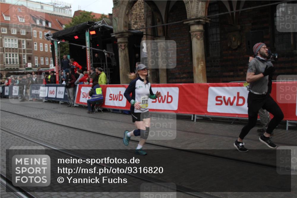 05.10.2025 - 20. swb-Marathon Bremen Yannick Fuchs http://msf.ph/oto/9316820 05.10.2025 10:51:32 Ziel 10321, 11177 meine-sportfotos.de