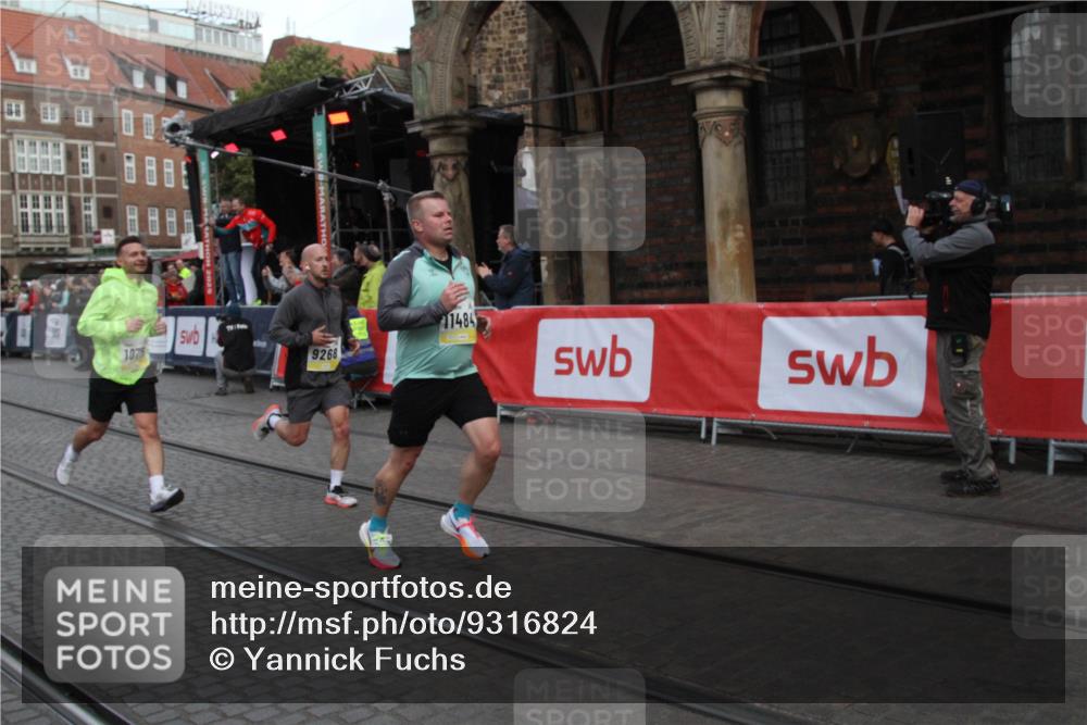 05.10.2025 - 20. swb-Marathon Bremen Yannick Fuchs http://msf.ph/oto/9316824 05.10.2025 10:51:44 Ziel 8333, 9259, 9268, 10716, 11484 meine-sportfotos.de