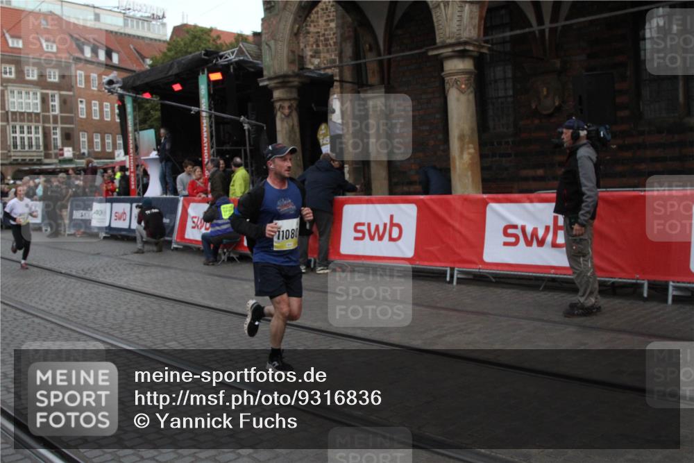 05.10.2025 - 20. swb-Marathon Bremen Yannick Fuchs http://msf.ph/oto/9316836 05.10.2025 10:51:59 Ziel 9683, 10380, 10581, 10625, 10817, 11080, 11136, 11325, 11394 meine-sportfotos.de
