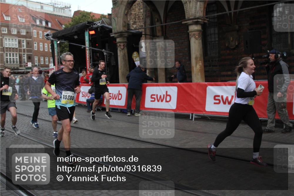 05.10.2025 - 20. swb-Marathon Bremen Yannick Fuchs http://msf.ph/oto/9316839 05.10.2025 10:52:03 Ziel 9683, 10380, 10581, 10625, 10817, 11136, 11273, 11325 meine-sportfotos.de