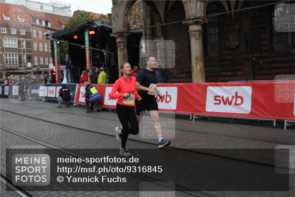 05.10.2025 - 20. swb-Marathon Bremen Yannick Fuchs http://msf.ph/oto/9316845 05.10.2025 10:52:11 Ziel 9196, 9226, 9939, 10240, 10438, 10727, 10977, 11641 meine-sportfotos.de