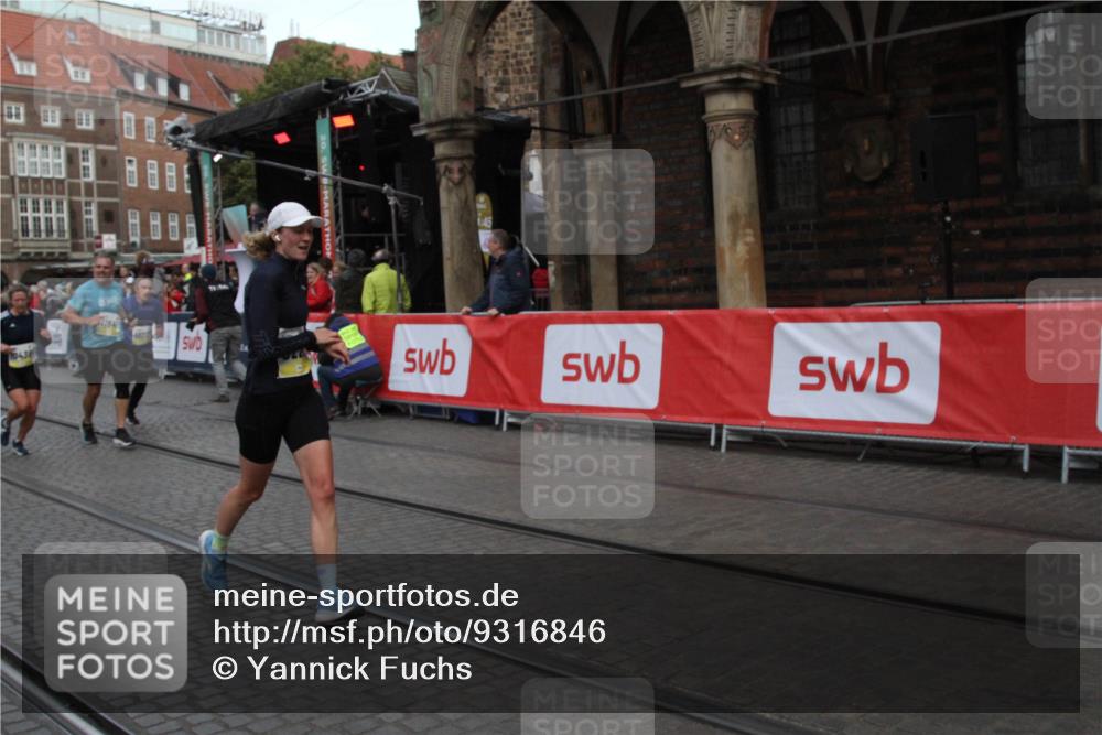 05.10.2025 - 20. swb-Marathon Bremen Yannick Fuchs http://msf.ph/oto/9316846 05.10.2025 10:52:14 Ziel 9196, 9226, 9852, 10240, 10438, 10668, 10727, 11641 meine-sportfotos.de
