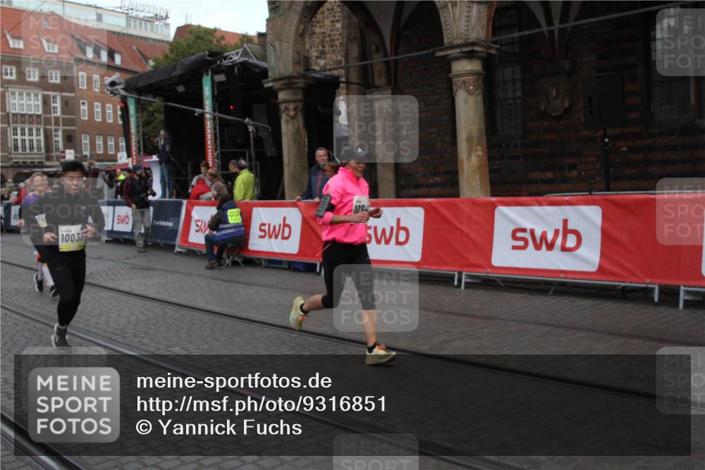 05.10.2025 - 20. swb-Marathon Bremen Yannick Fuchs http://msf.ph/oto/9316851 05.10.2025 10:52:20 Ziel 9955, 9987, 10038, 10900, 10927, 10942, 11128, 11458, 11491 meine-sportfotos.de
