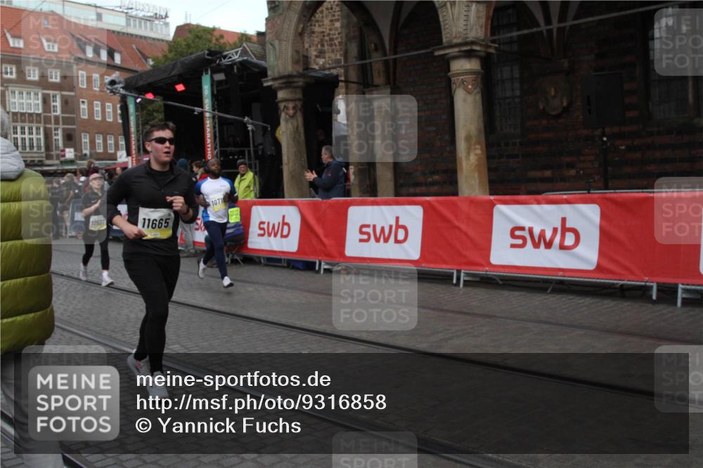 05.10.2025 - 20. swb-Marathon Bremen Yannick Fuchs http://msf.ph/oto/9316858 05.10.2025 10:52:27 Ziel 9172, 9584, 10507, 10719, 11528, 11665 meine-sportfotos.de