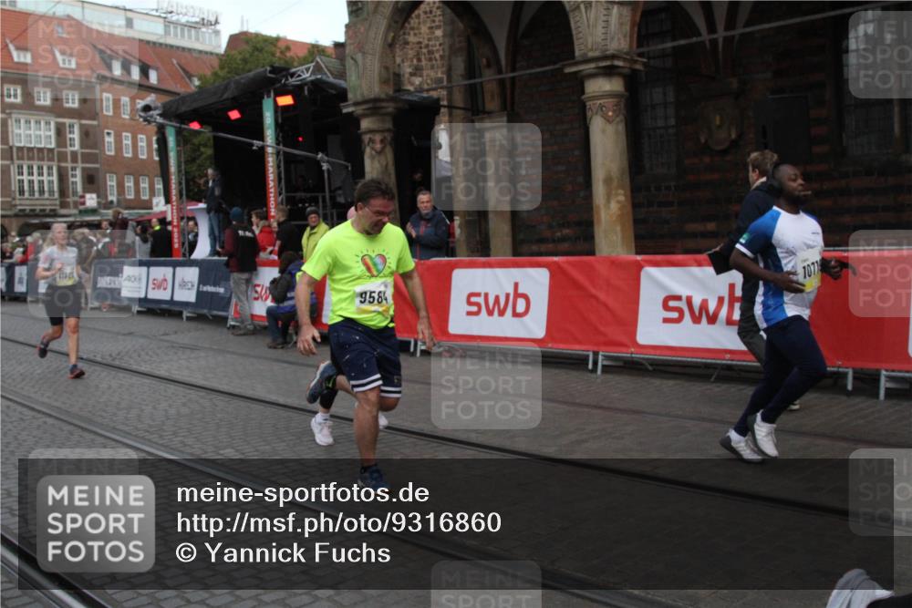 05.10.2025 - 20. swb-Marathon Bremen Yannick Fuchs http://msf.ph/oto/9316860 05.10.2025 10:52:29 Ziel 9172, 9584, 10241, 10507, 10719, 11528 meine-sportfotos.de