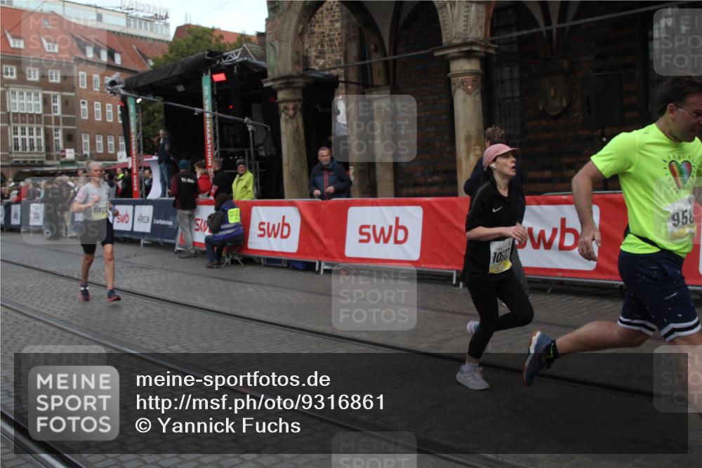 05.10.2025 - 20. swb-Marathon Bremen Yannick Fuchs http://msf.ph/oto/9316861 05.10.2025 10:52:29 Ziel 9172, 9584, 10241, 10507, 10719, 11528 meine-sportfotos.de